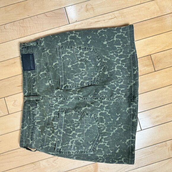 AMERICAN EAGLE Denim Stretch OliveGreen Camo Animal Print Mini Jean Skirt Size 2 - Picture 4 of 8